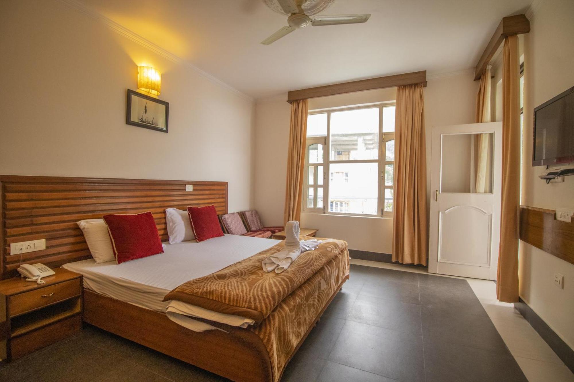 Wow Stayz2 Hotel The Lodge Dharamshala Exteriör bild