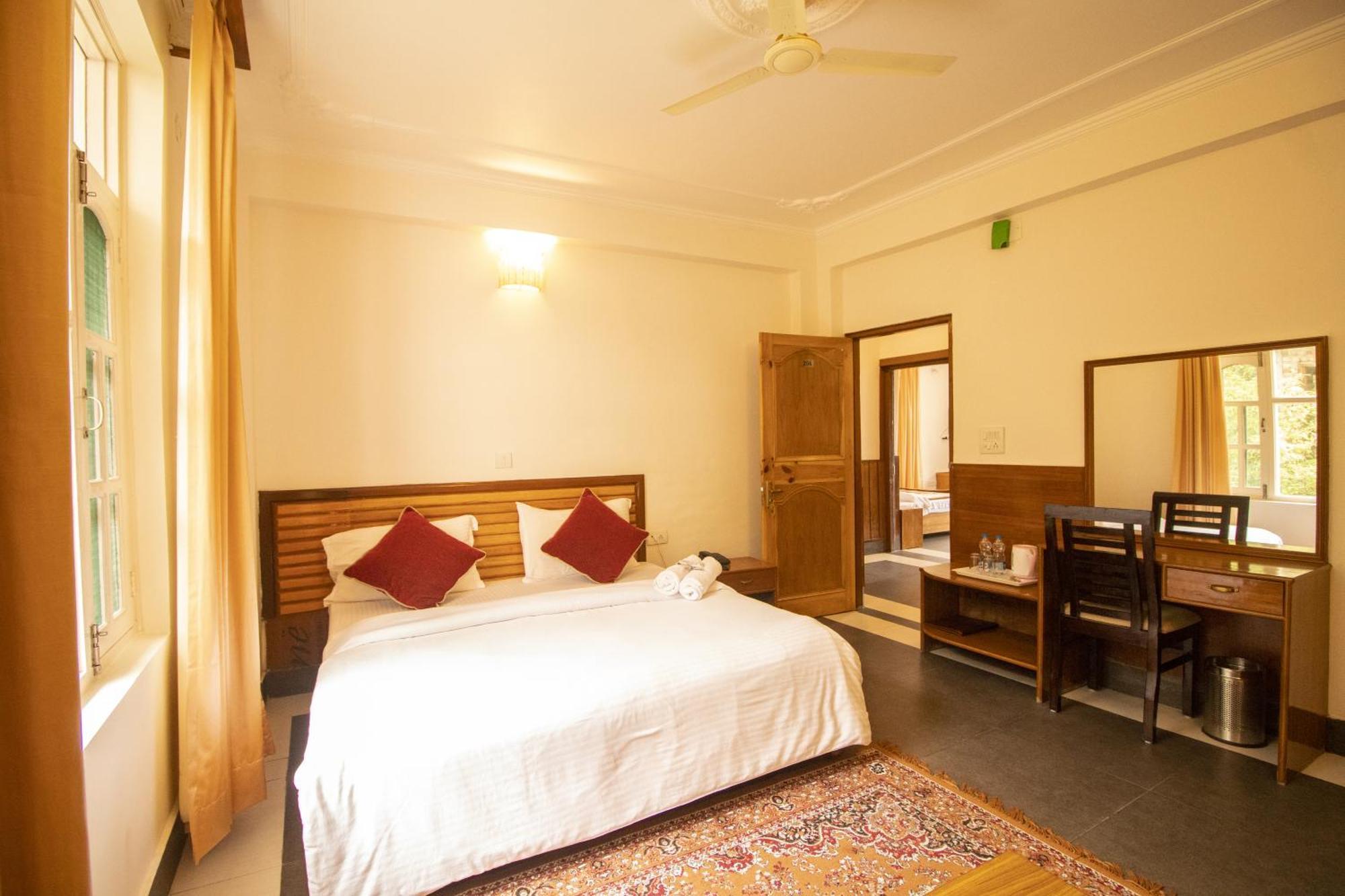 Wow Stayz2 Hotel The Lodge Dharamshala Exteriör bild