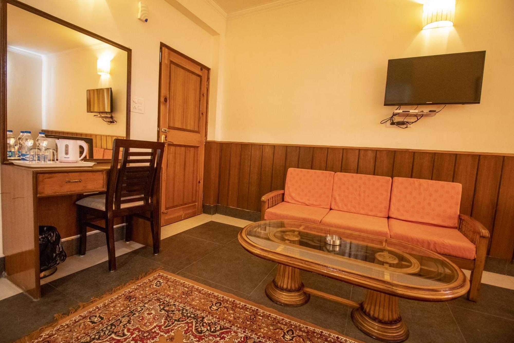 Wow Stayz2 Hotel The Lodge Dharamshala Exteriör bild