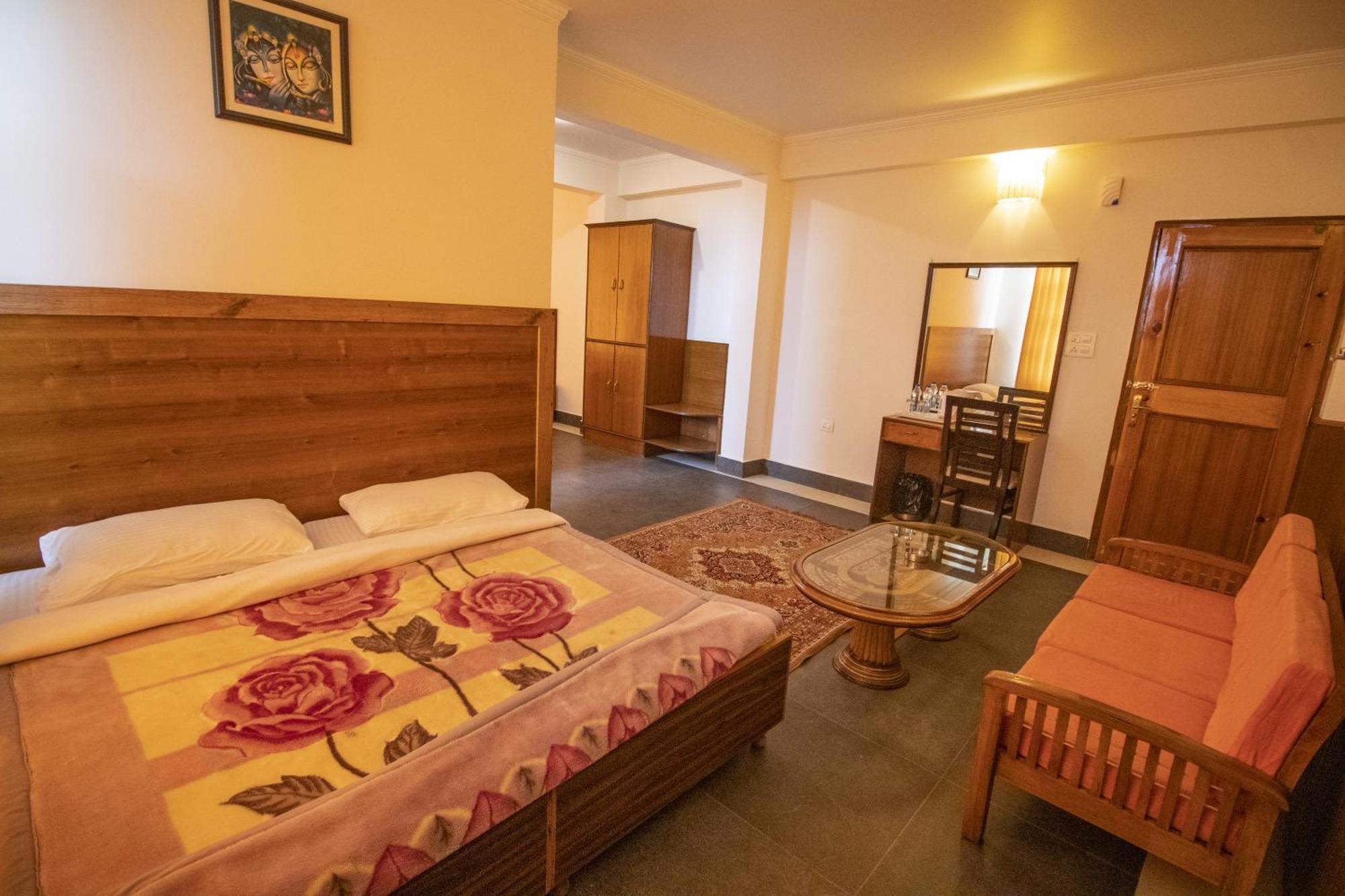 Wow Stayz2 Hotel The Lodge Dharamshala Exteriör bild