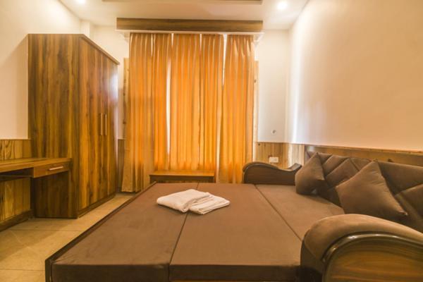 Wow Stayz2 Hotel The Lodge Dharamshala Exteriör bild