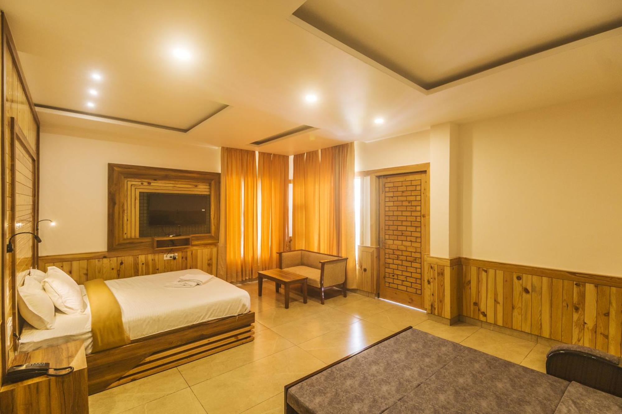 Wow Stayz2 Hotel The Lodge Dharamshala Exteriör bild