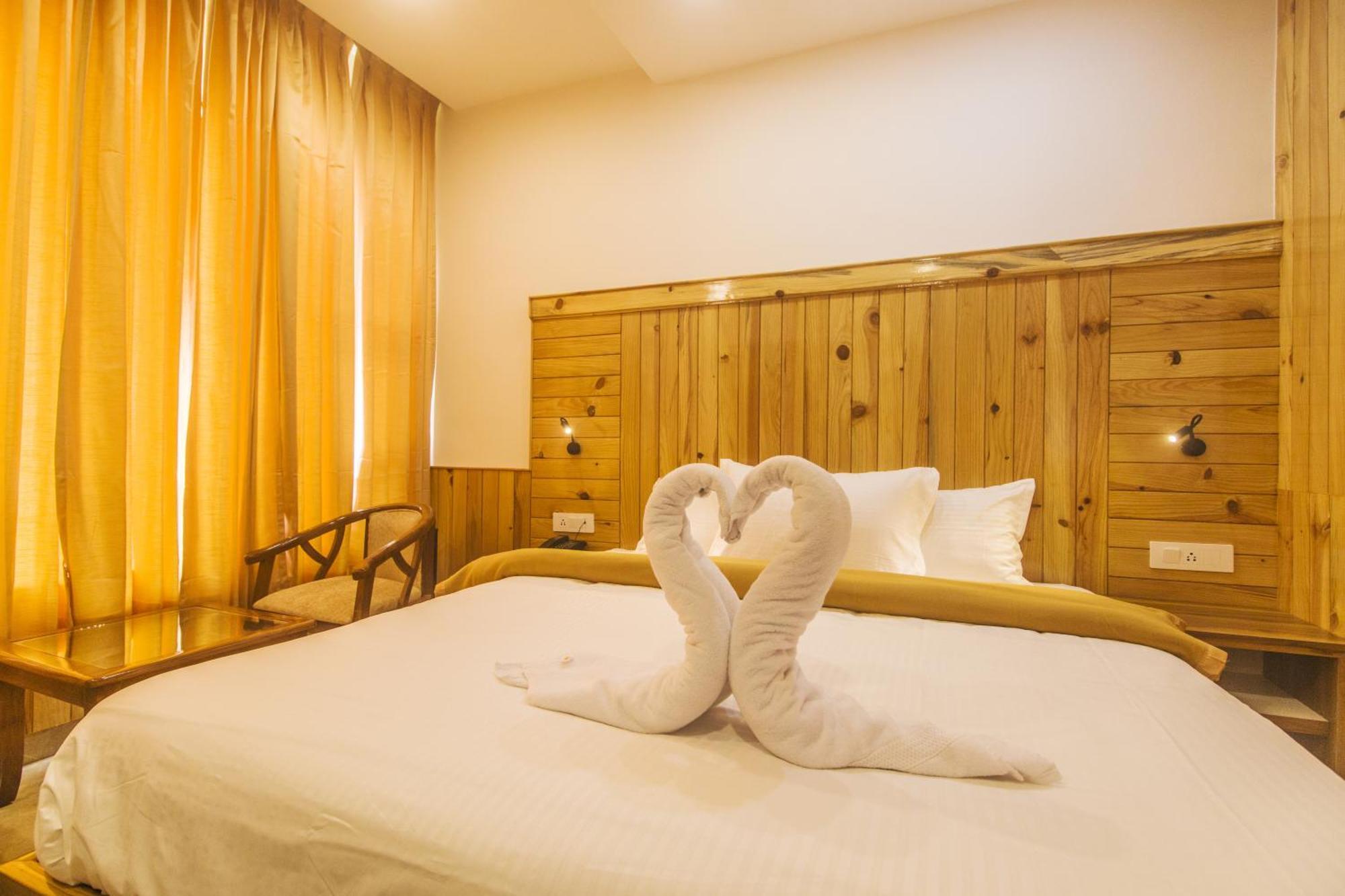 Wow Stayz2 Hotel The Lodge Dharamshala Exteriör bild
