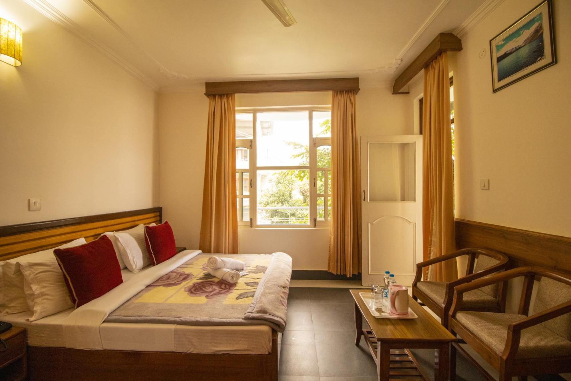 Wow Stayz2 Hotel The Lodge Dharamshala Exteriör bild