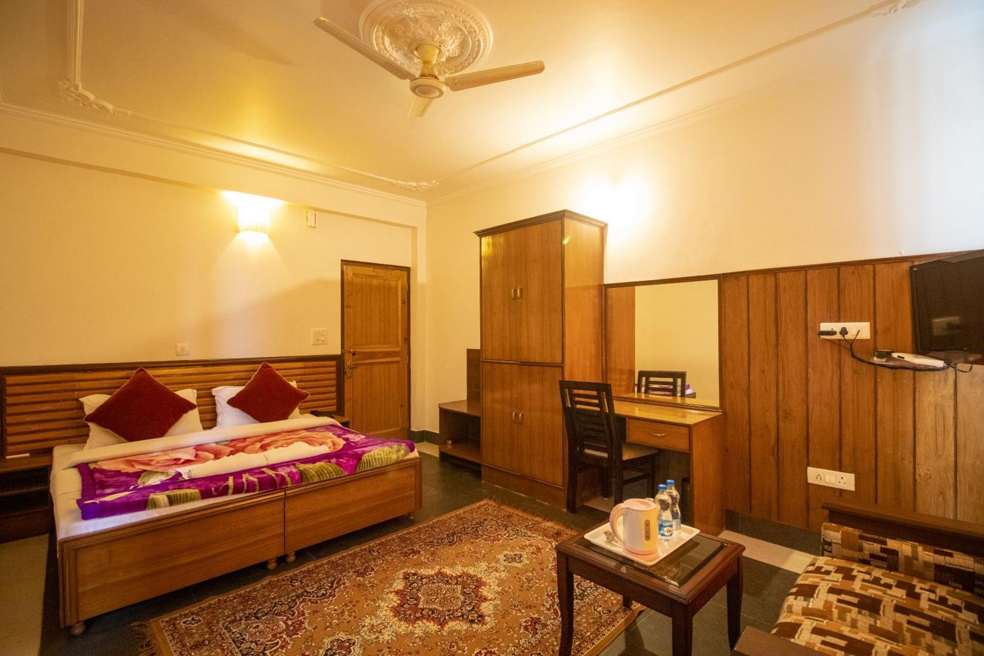 Wow Stayz2 Hotel The Lodge Dharamshala Exteriör bild