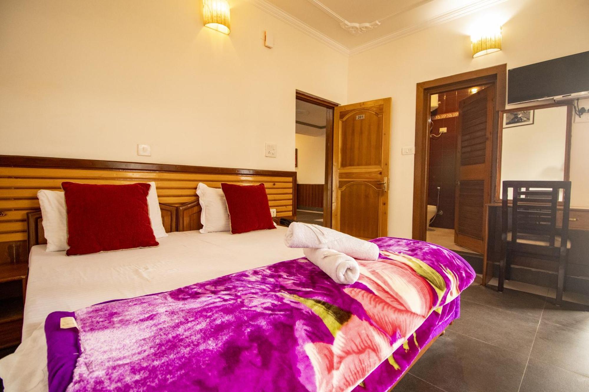 Wow Stayz2 Hotel The Lodge Dharamshala Exteriör bild